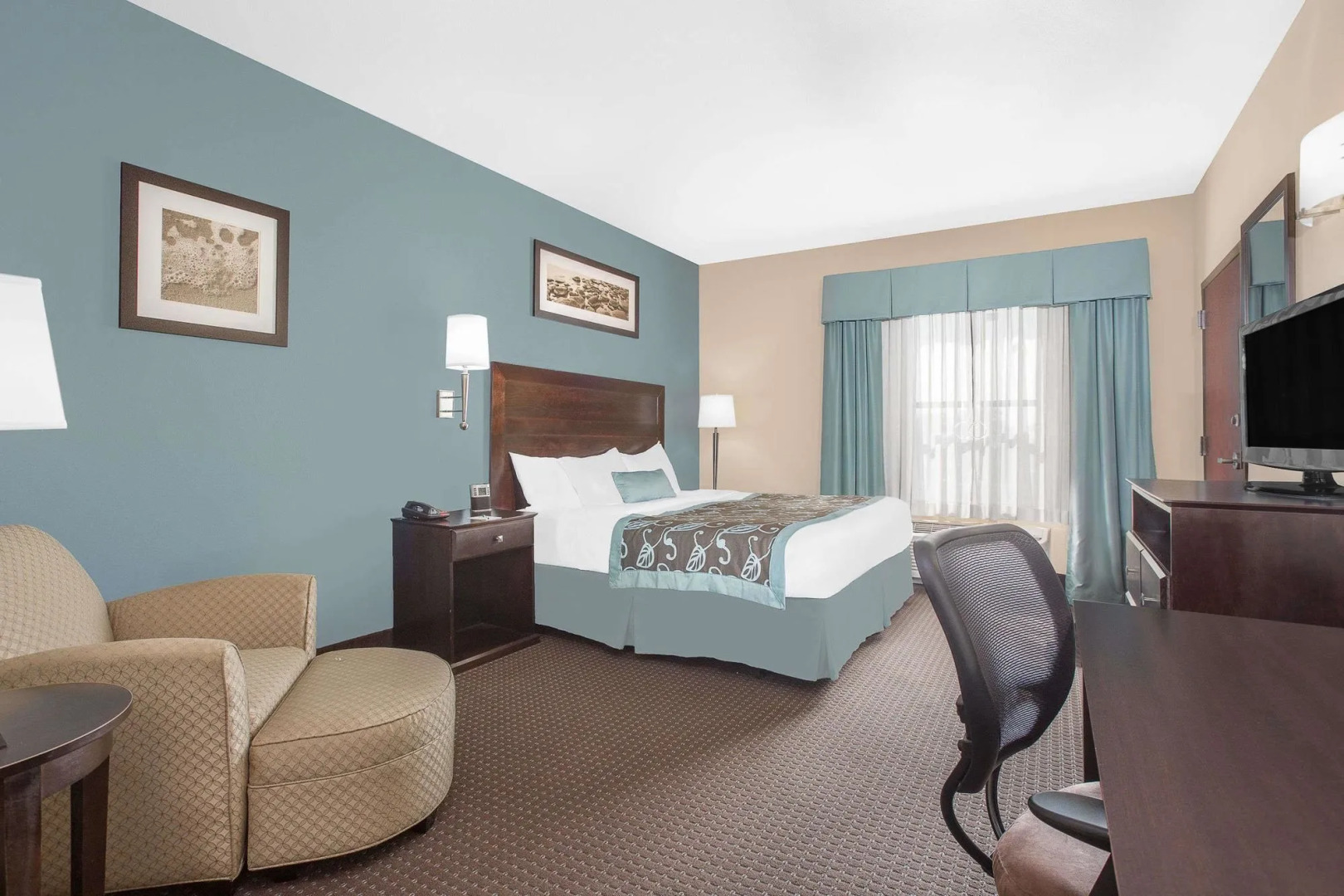 Holiday Inn Express Gulfport Beach by IHG