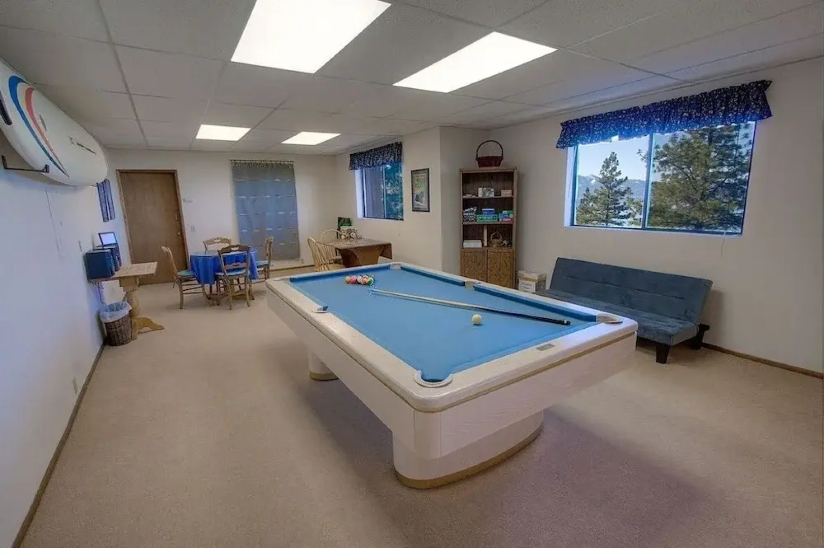 Lake View Glen 4 Bedroom Home by RedAwning