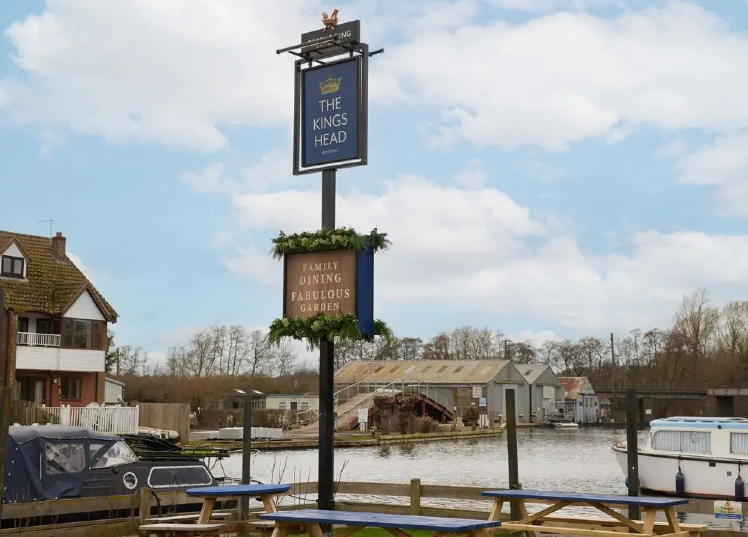 Kings Head Hotel by Greene King Inns