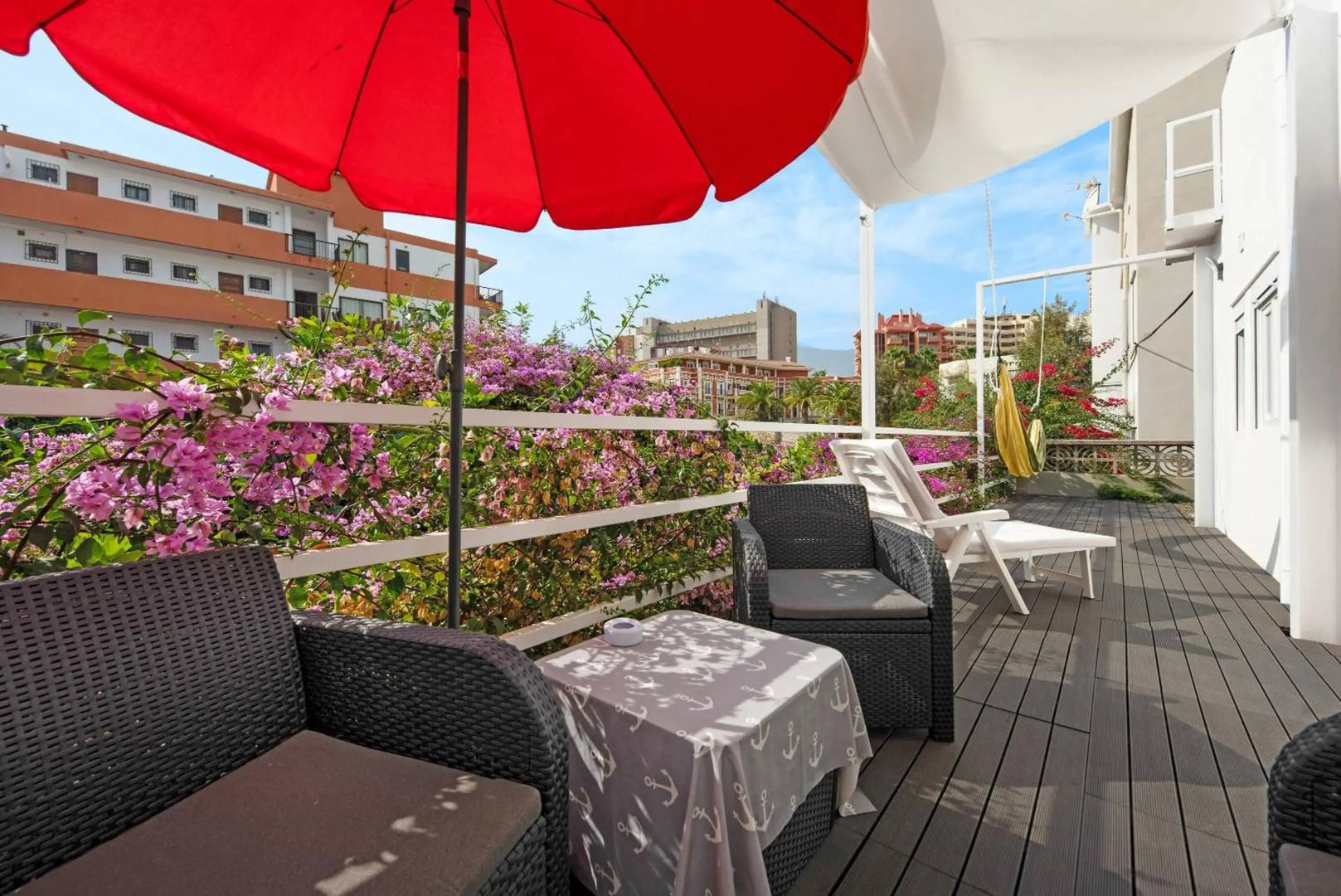 Fantastico 4 - With Large Private Terrace, Free Parking, air Conditioning, BBQ