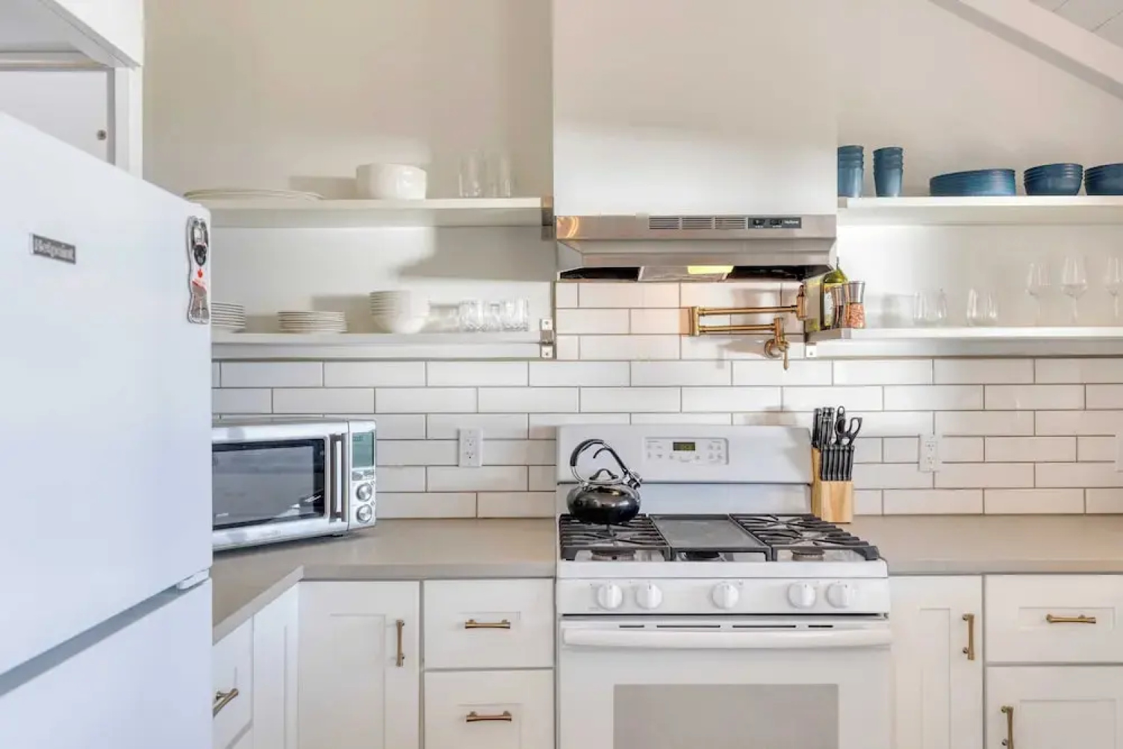 Cozy Whidbey Island Stay Steps on the Beach Fireplace, Bbq, Near Trails