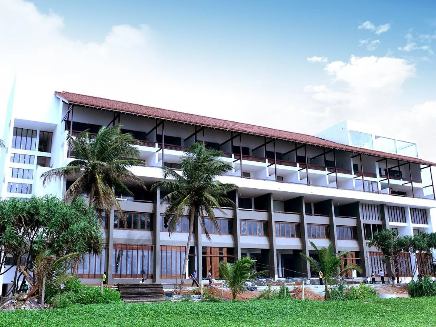 Курортный отель Pandanus Beach Resort & Spa