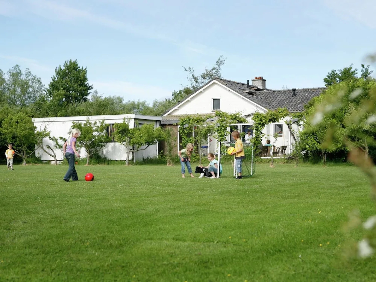 Beautiful Family House With Spacious Garden by the North Sea