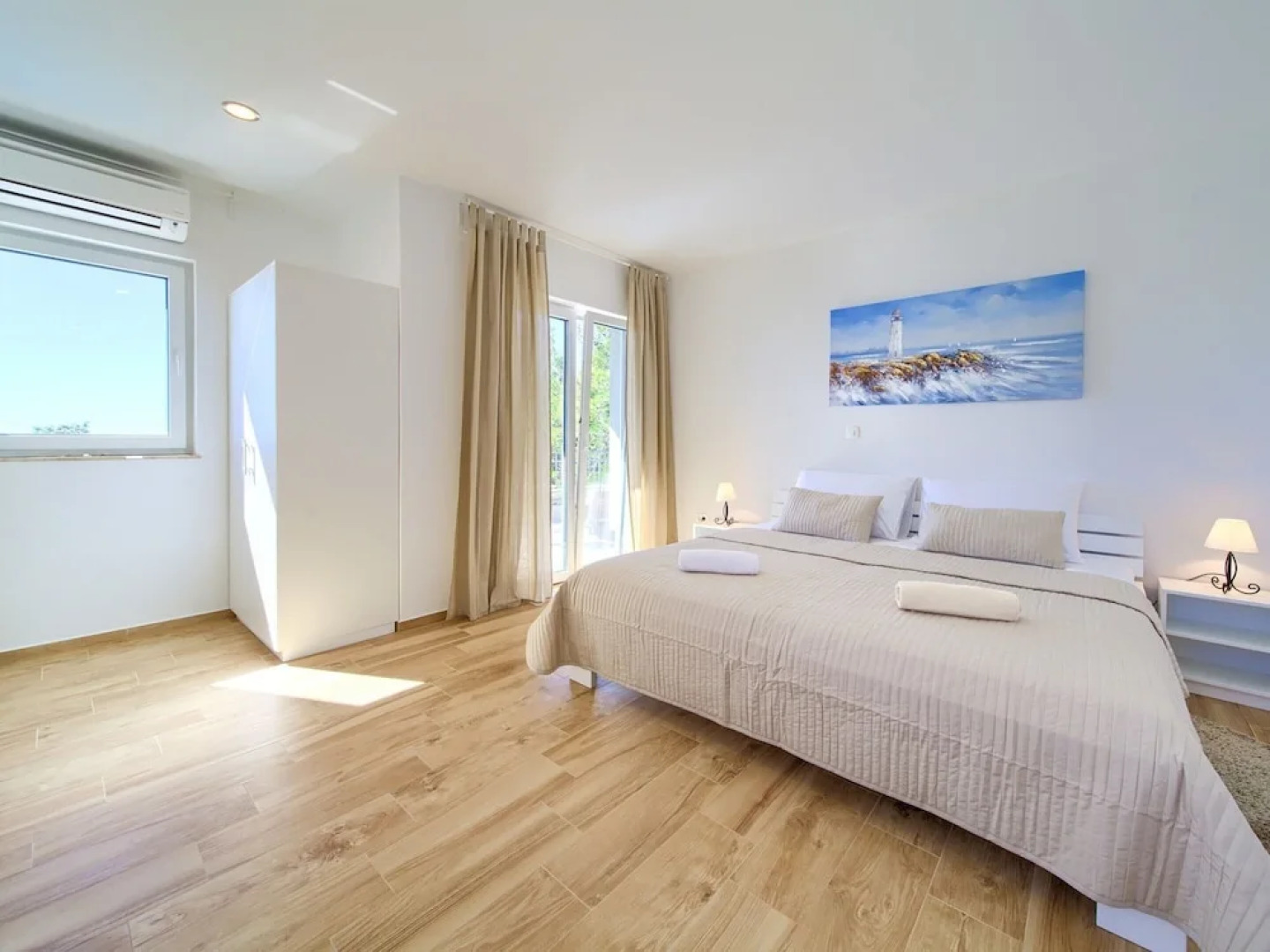 Villa in Cres With Sea Views & Pool