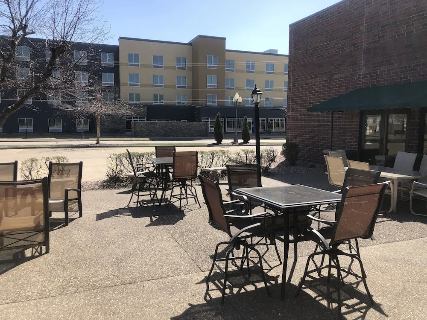 Express Suites Riverport Inn & Suites