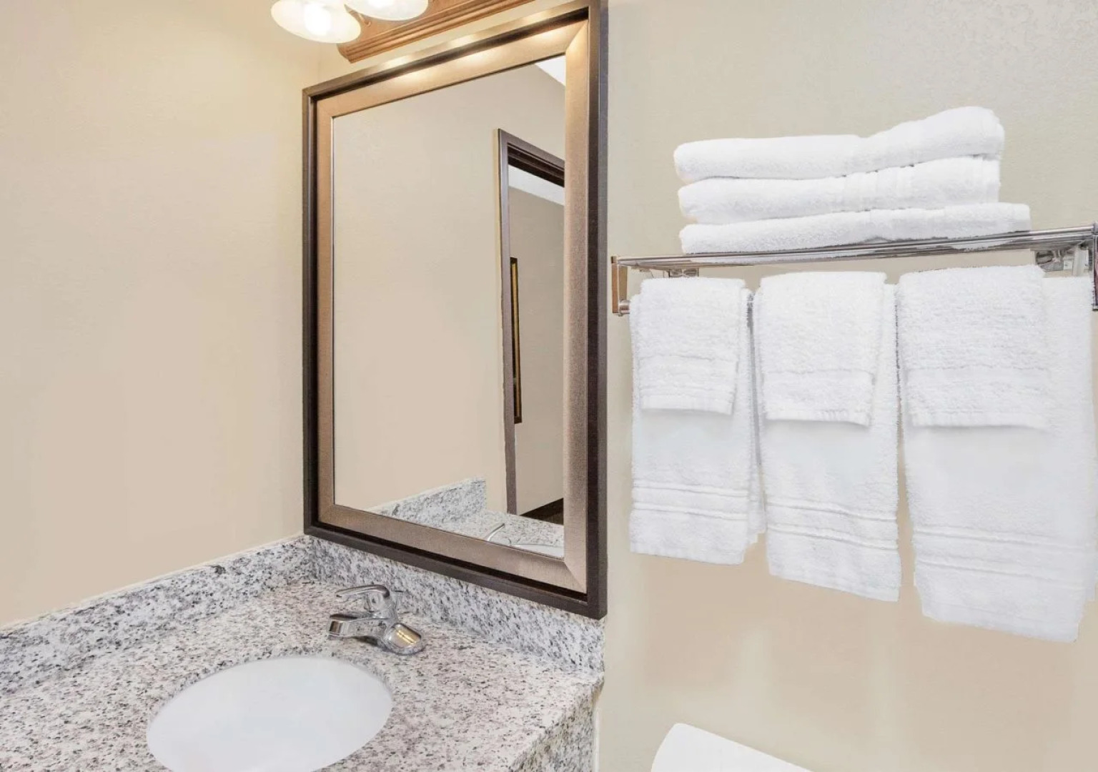 Super 8 By Wyndham Seville