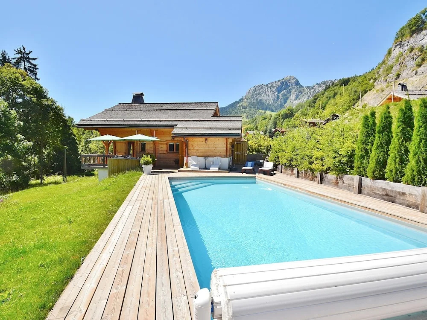 Luxurious Chalet in Le Chinaillon with Sauna