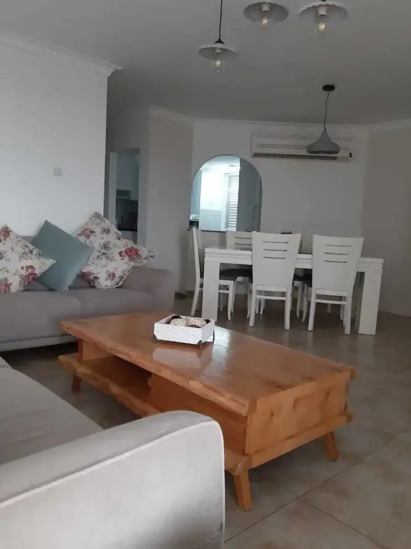 Roomy Apt. w Seaview Fireplace & Netflix