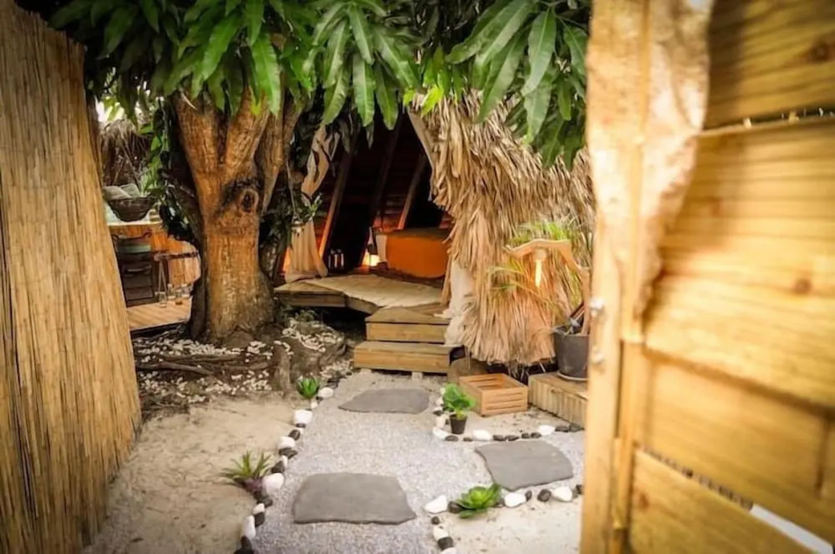 Aqua Zen Spa Lodge Tiki Hut