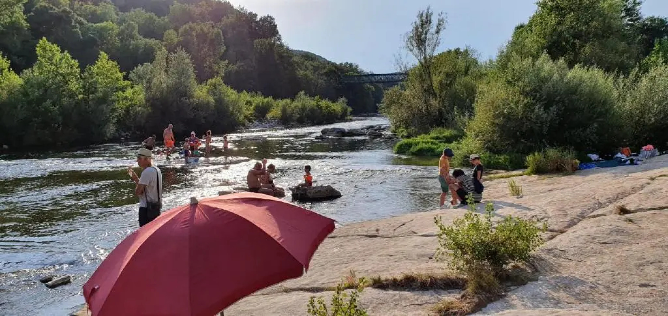 Maison avec piscine à l'orée de la forêt