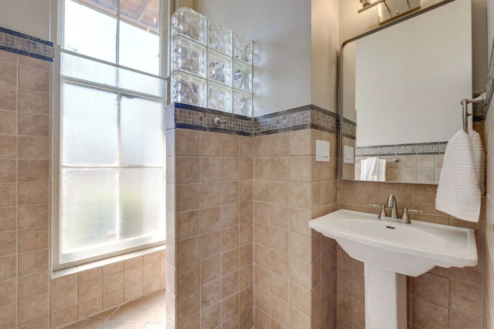 Historic New Albany Apartment ~ 6 Mi to Louisville