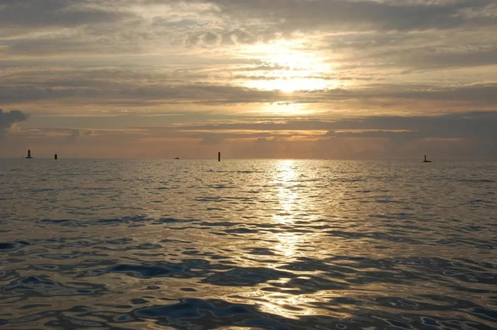 Roulotte Gîtes O bien-être massage Spa Séjour bien-être en hébergement insolite roulotte Karantez ou en gîtes Melon ou Yock à 800 m des plages Maison d'hôte Drogou