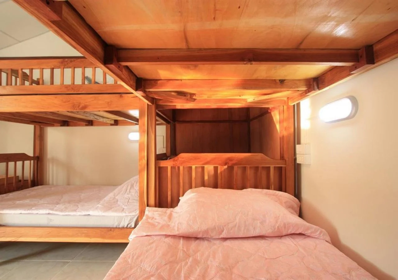 A-Ga-Pe Coffee Bar & Hostel