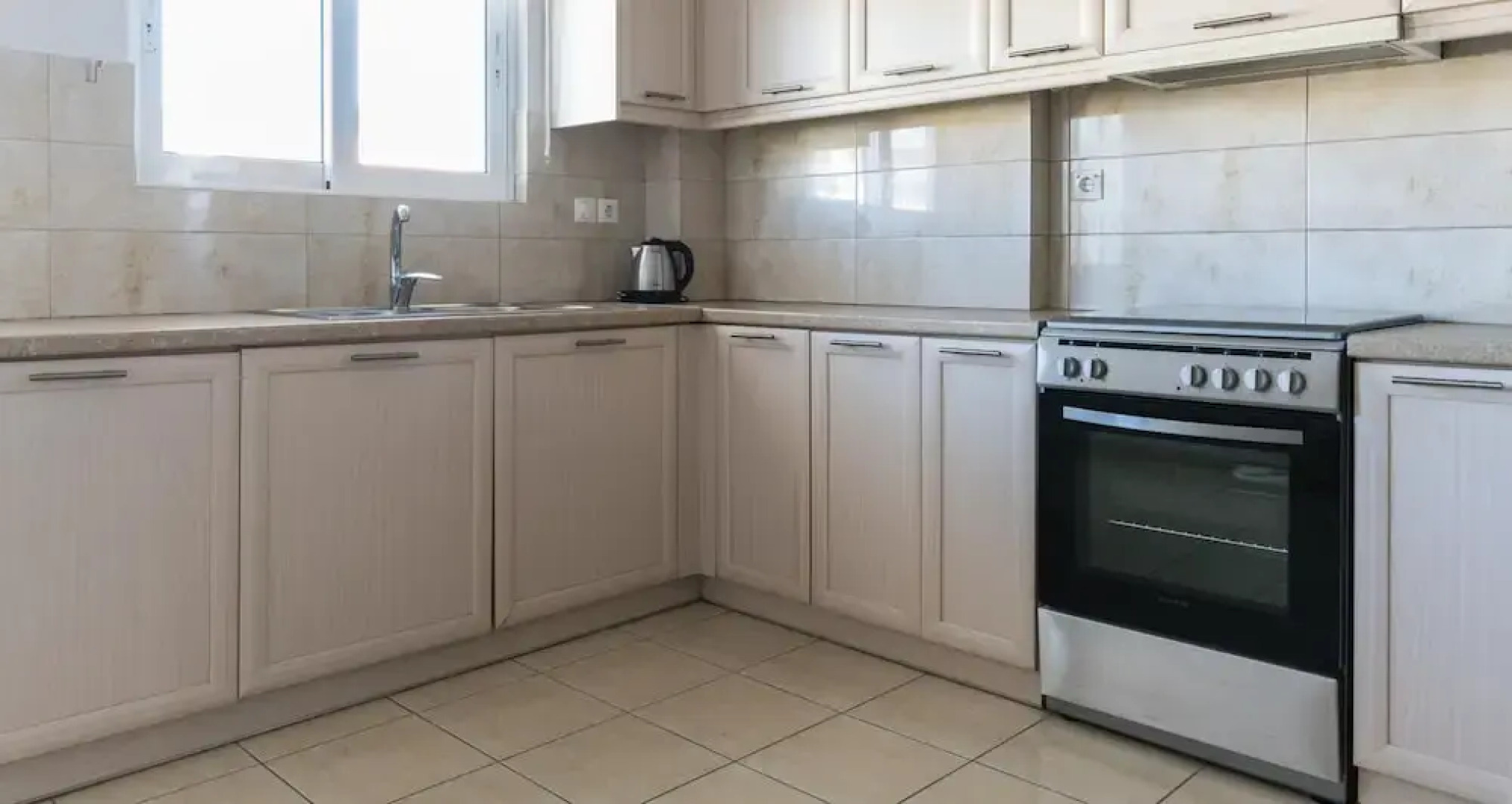 Elise Apartment Airport  by Airstay