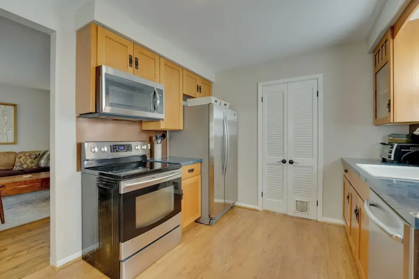 5 Mi to Downtown: Royal Oak Bungalow!