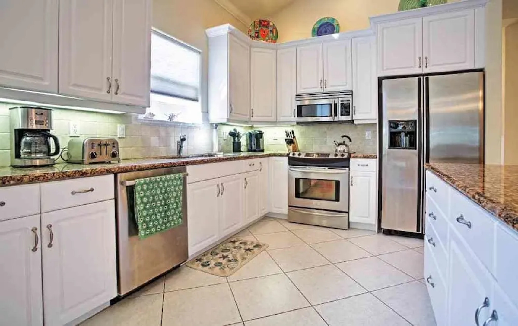 Naples vacation Rental, private pool, close to Vanderbilt Beach and De