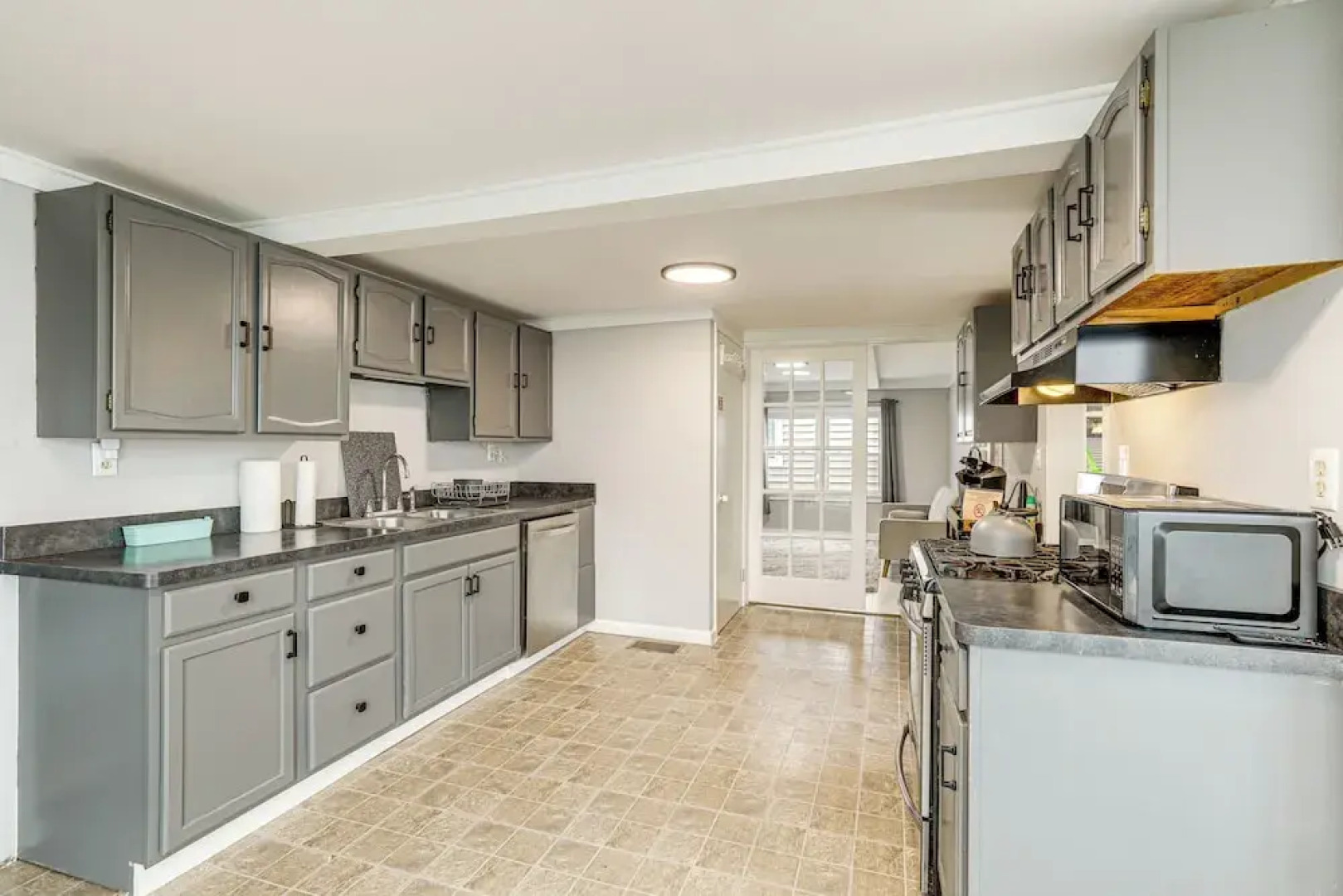 1 Mi to Bradley Beach: Family-friendly Home!