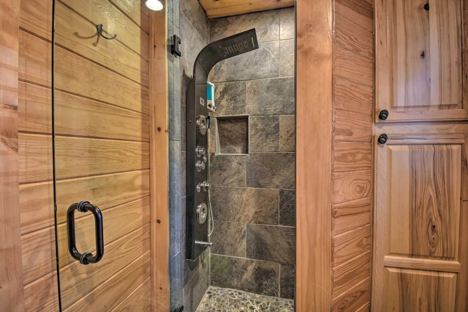 Helen Cabin w/ Deck & Hot Tub < 1/2 Mi to Main St