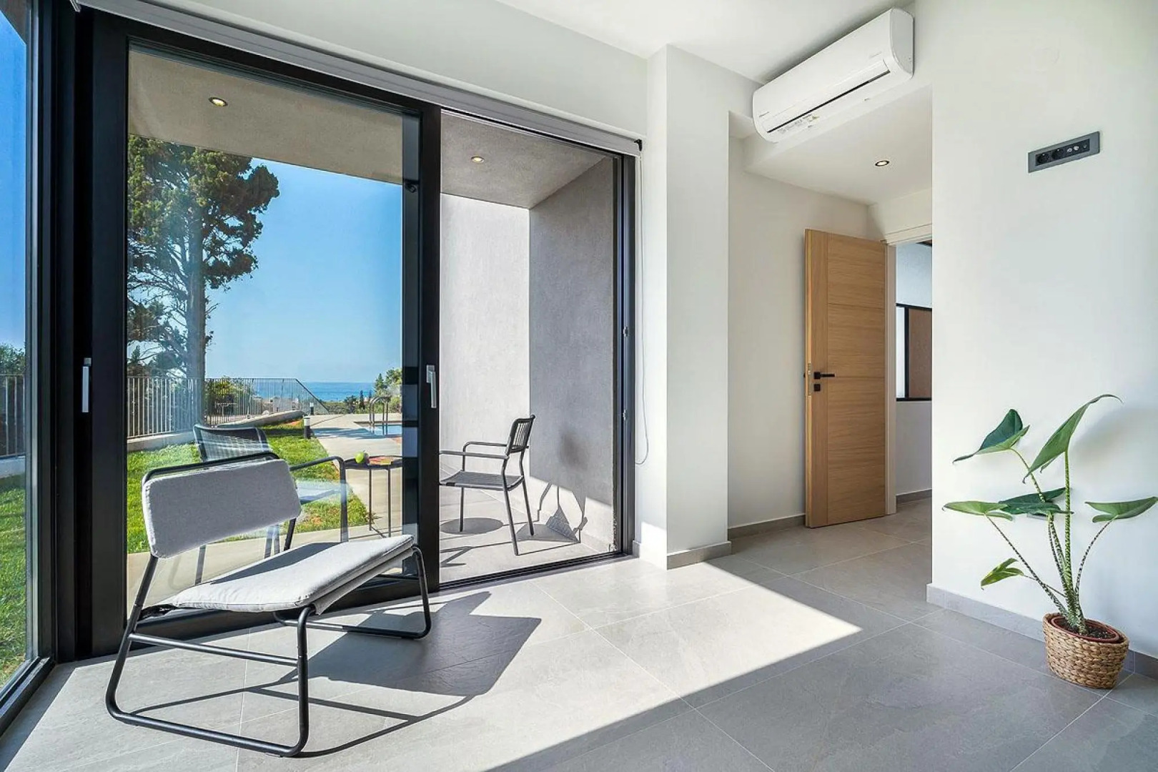 Sea View 4 Bedroom Villa With a Heated Pool