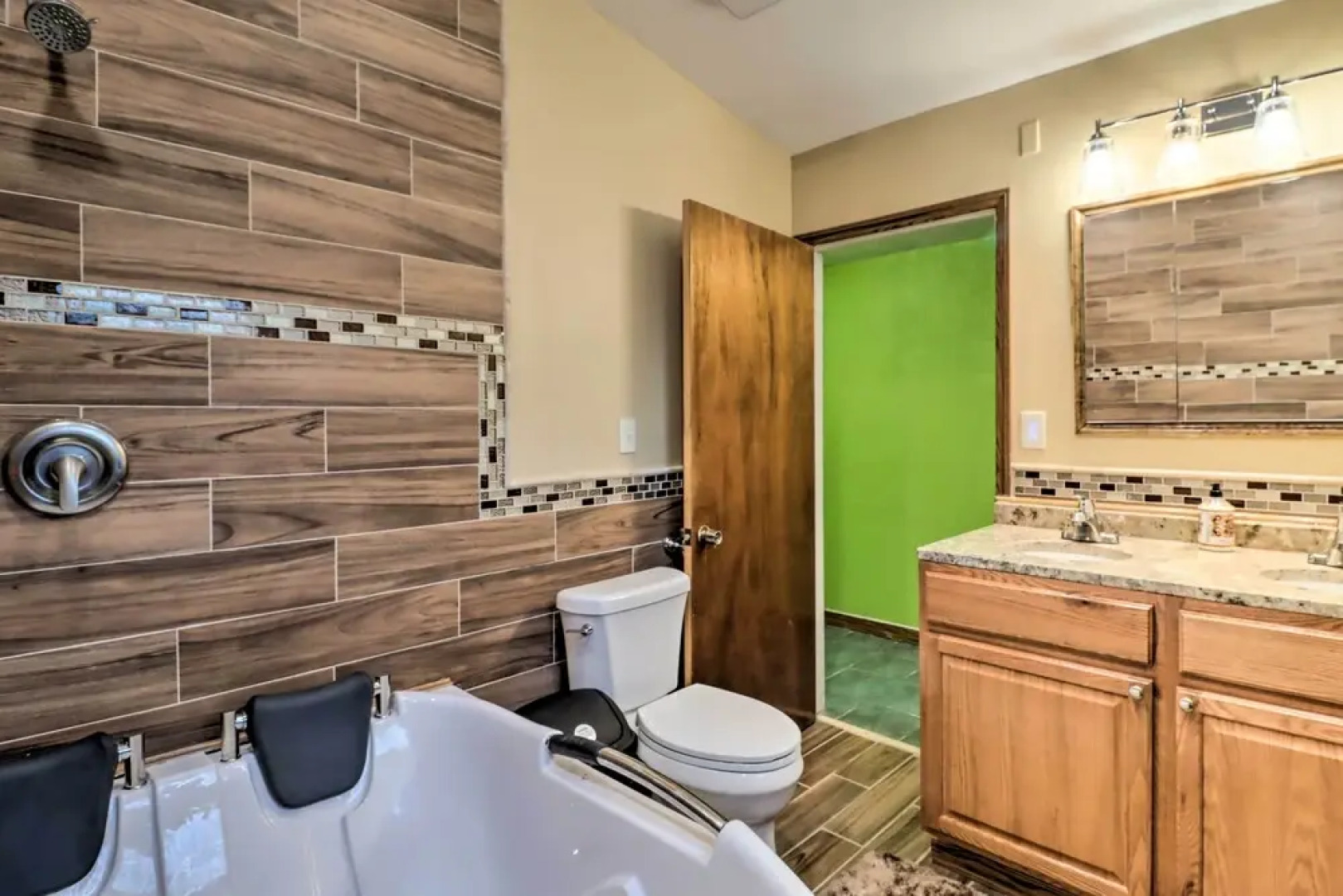 3 Mi to Lake: Spacious Tobyhanna Home & Guest Home