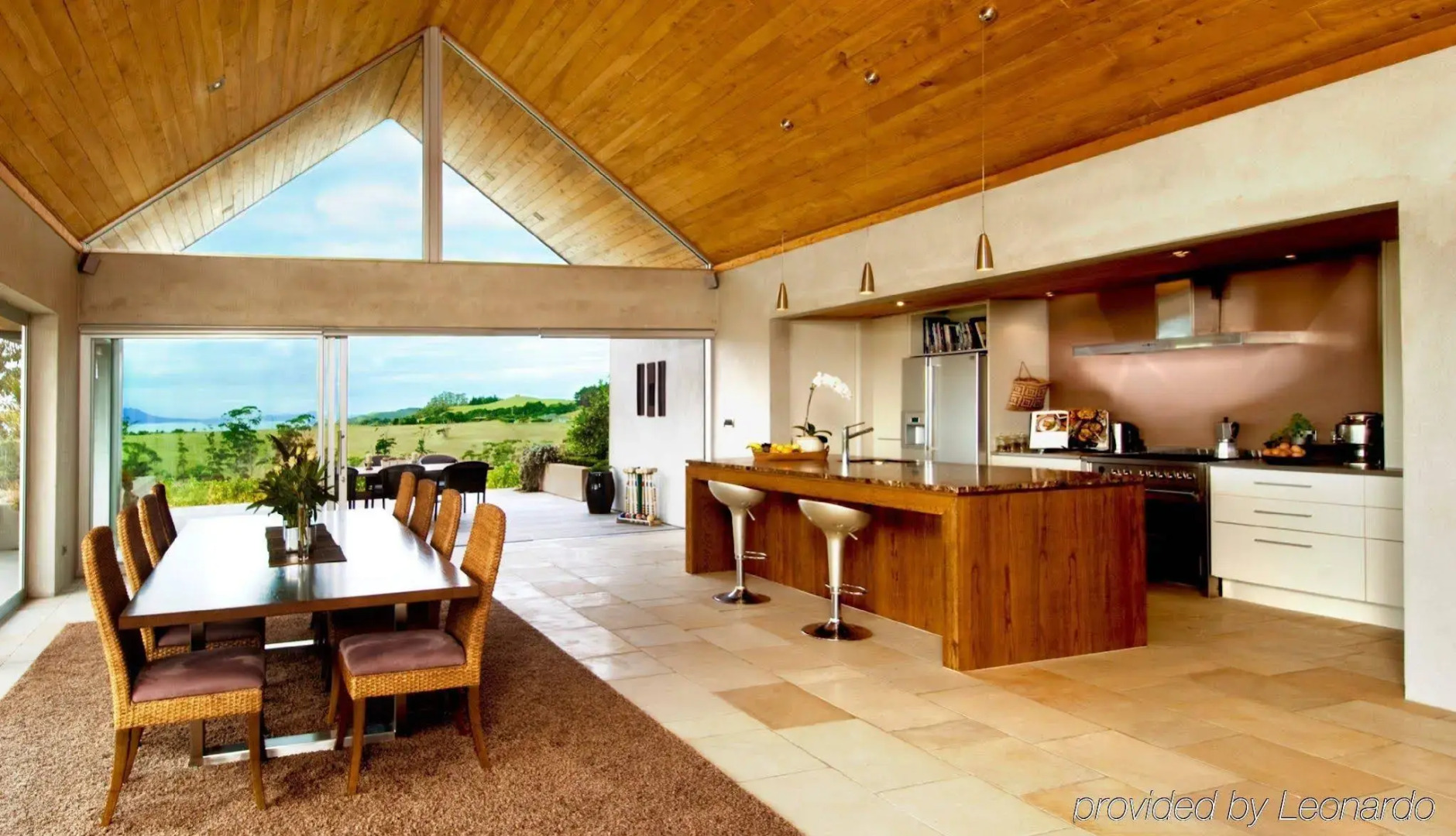 Takatu Lodge and Vineyard