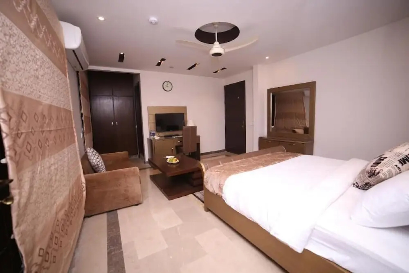 Zifan Hotel & Suites