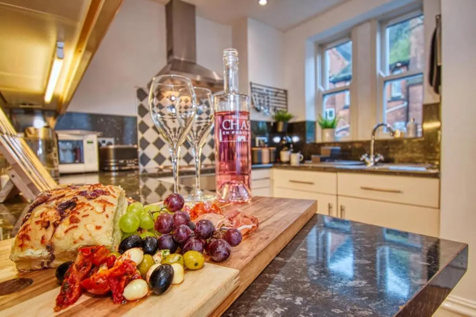 DUDLEY - 1Bed - CORPORATE TRAVEL - PARKING - LONG STAYS