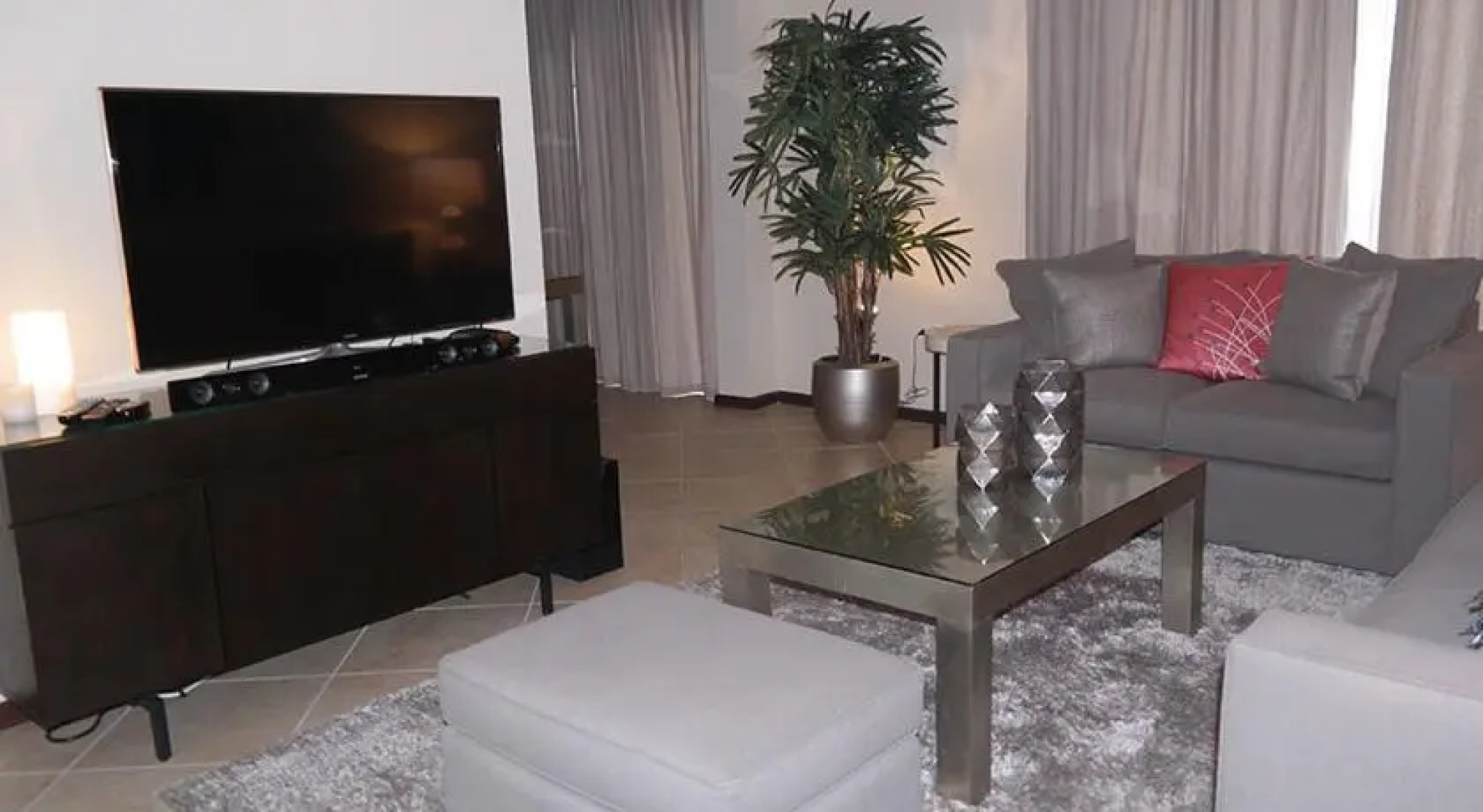 Gold Coast Luxurious Condo