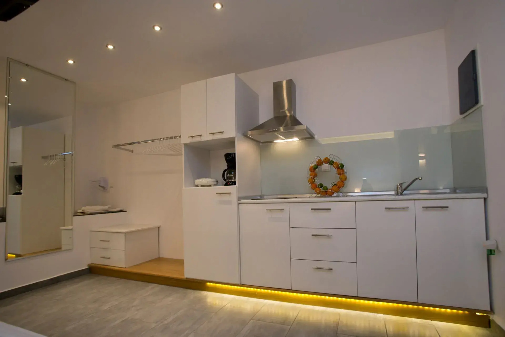 Kapahi Sea View Apartments & Suites