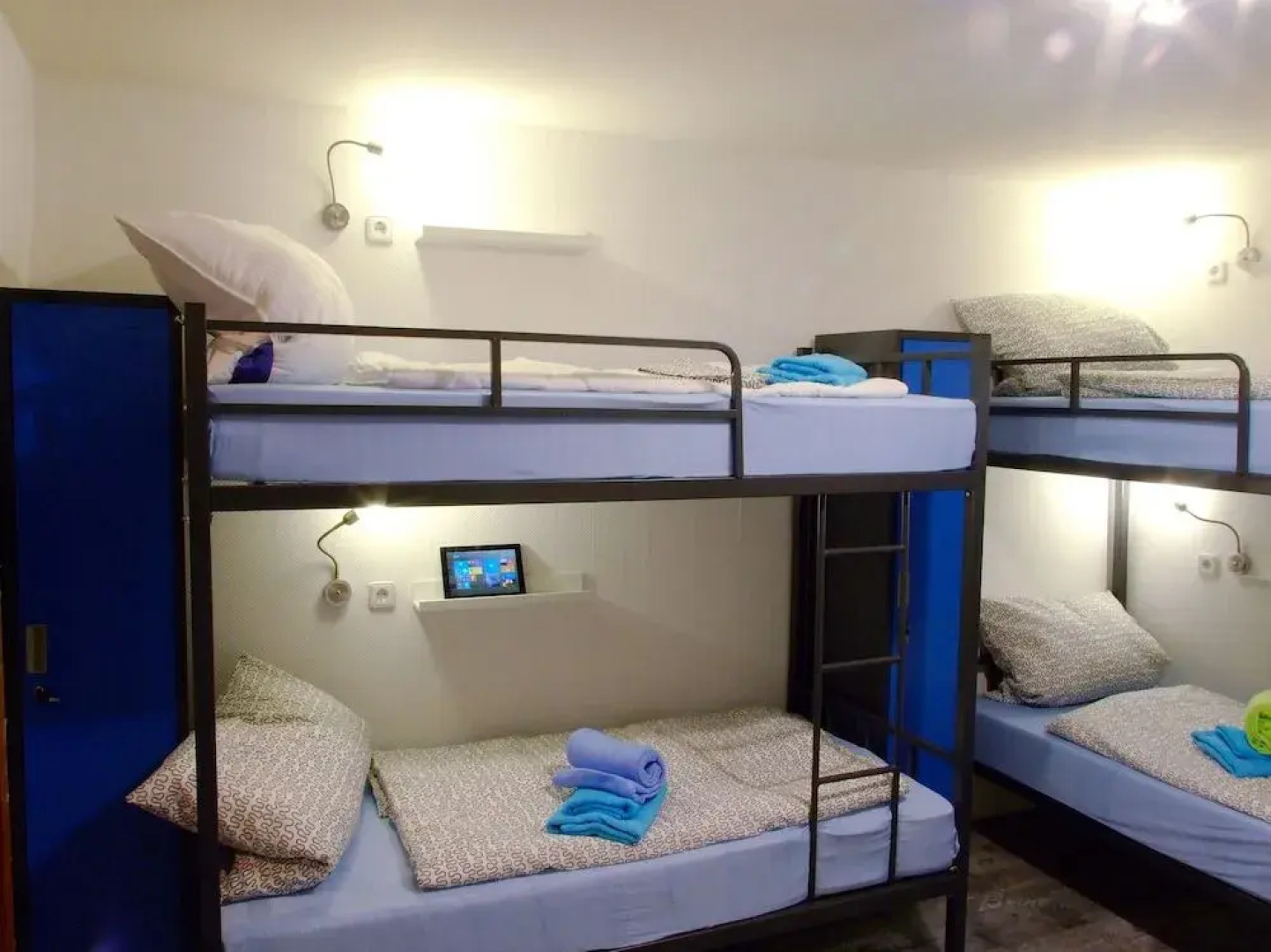 The Penny Pincher Inn - Hostel