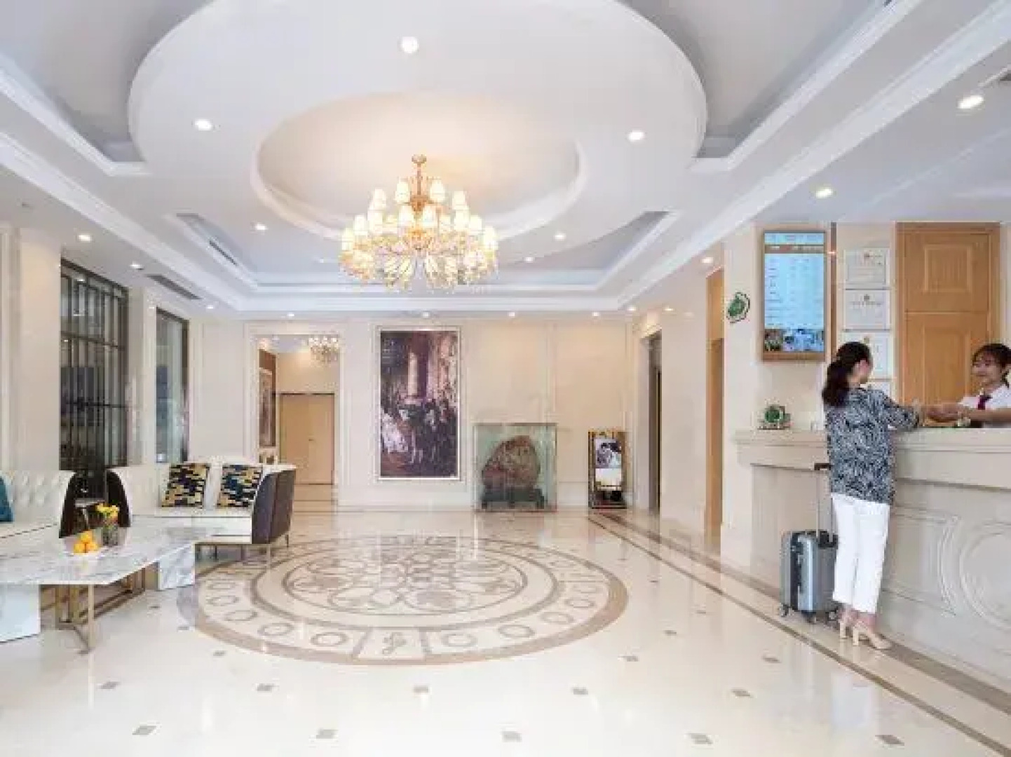 Vienna Hotel (Shou County Jingrun Central City)