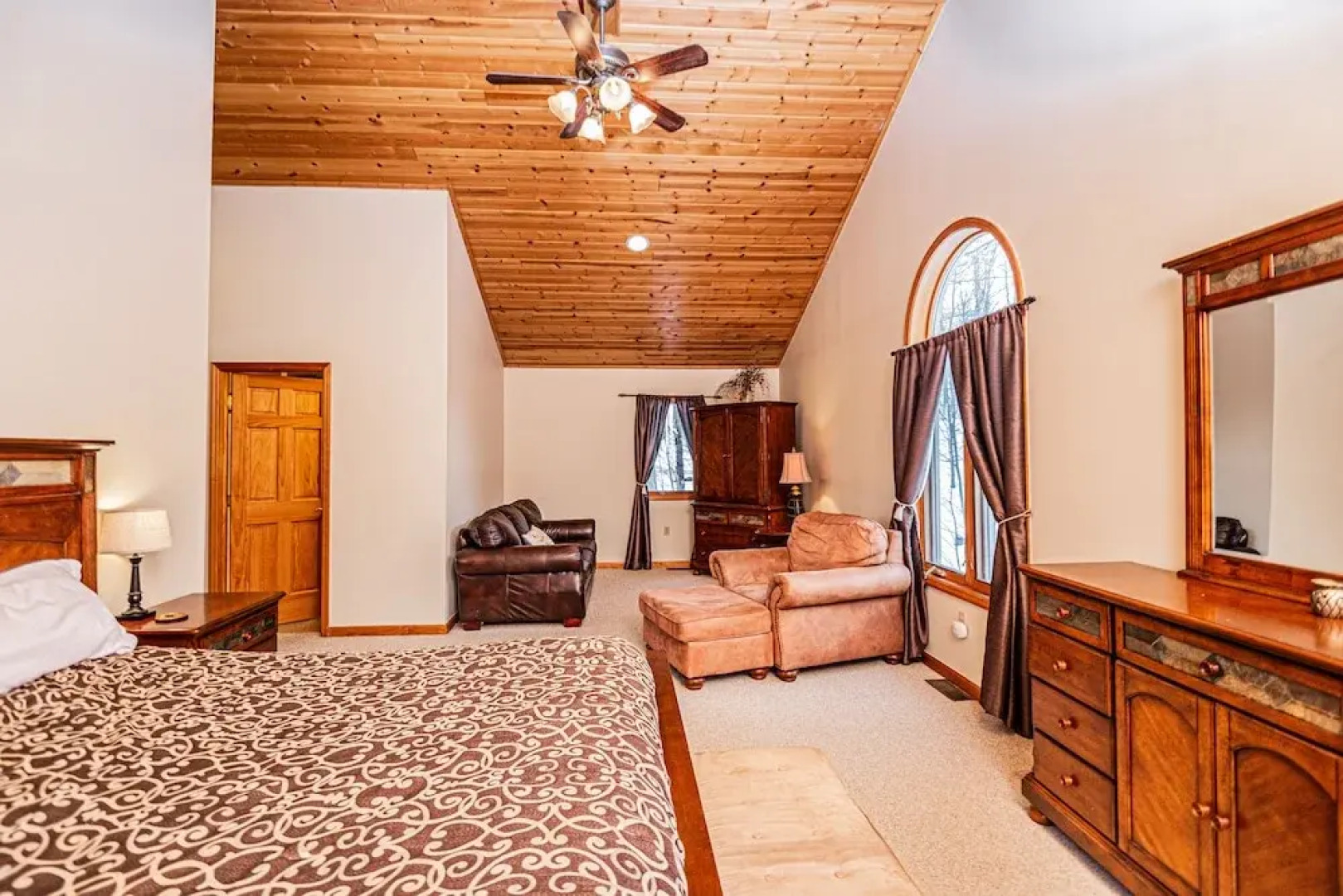 Rocky Adventures Five Bedroom Holiday Home