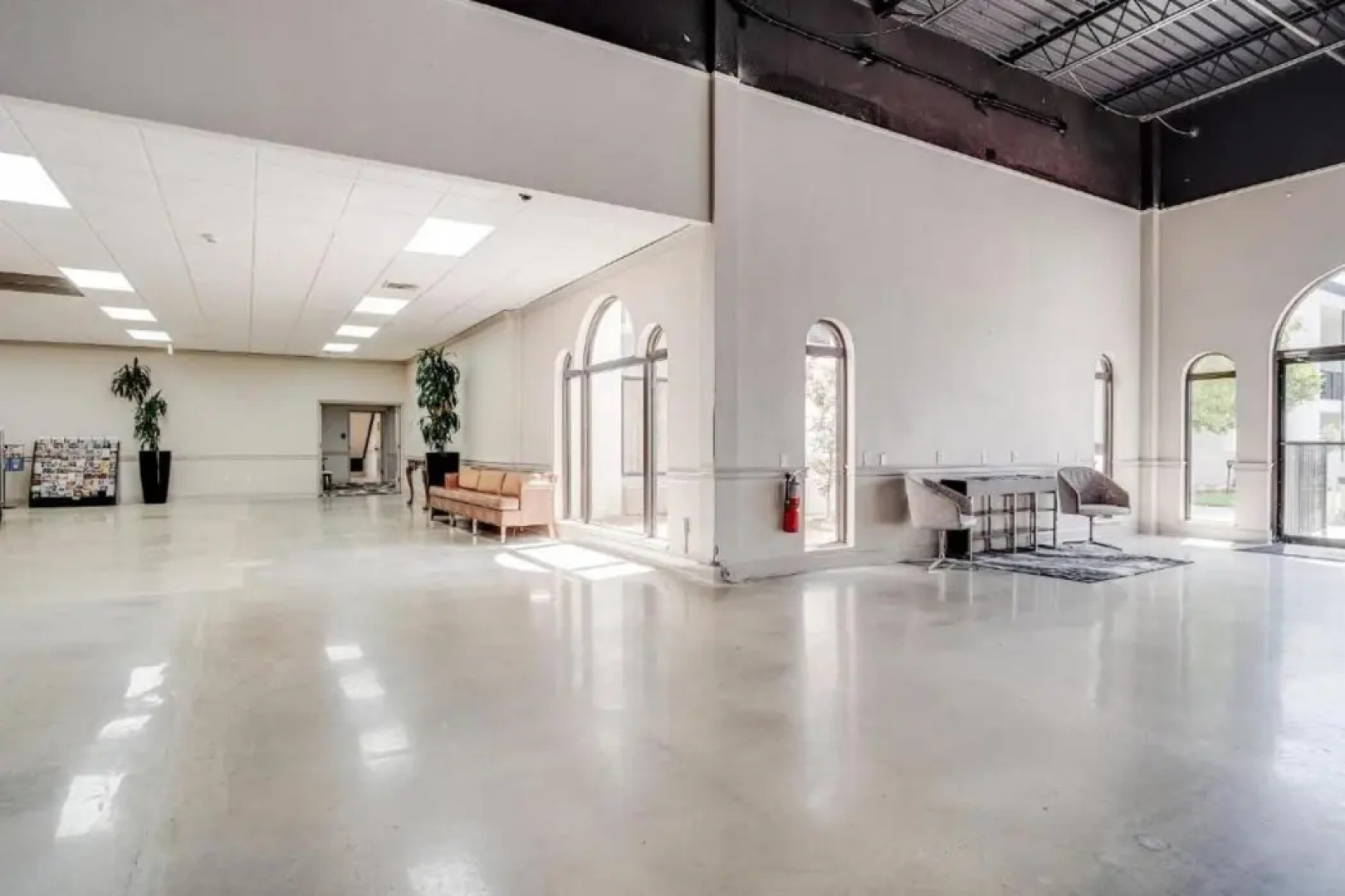 Cottonwood Suites Savannah Hotel & Conference Center