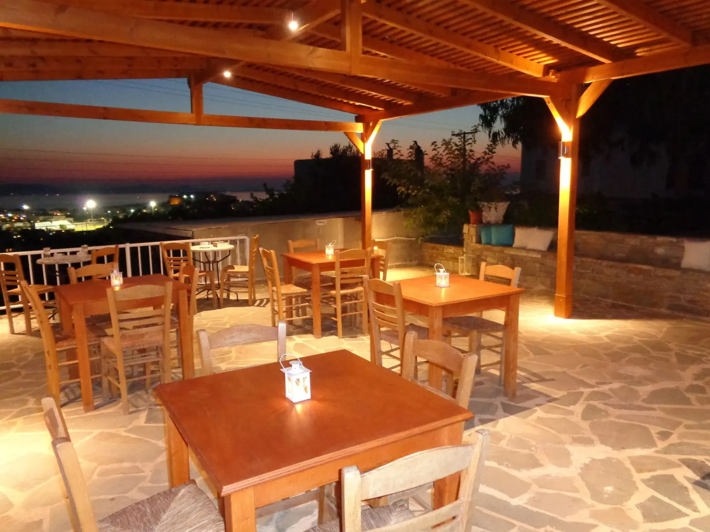 Petros Studios & Suites