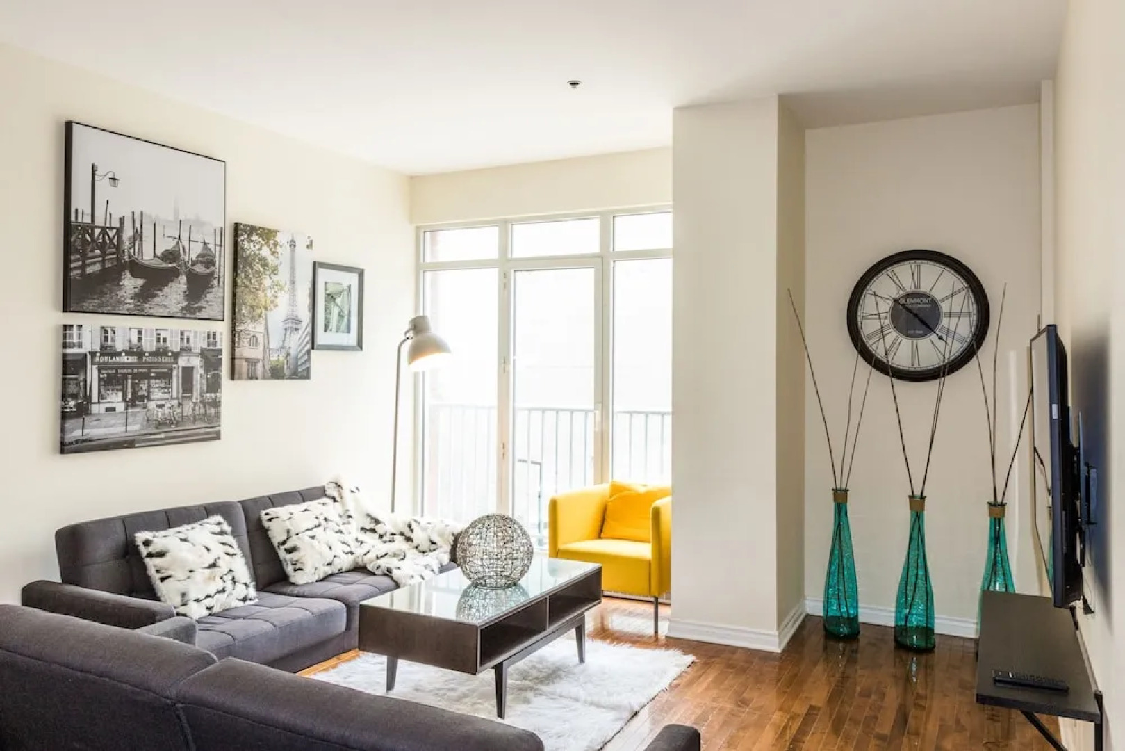 Airy Downtown Apartments by Nuage