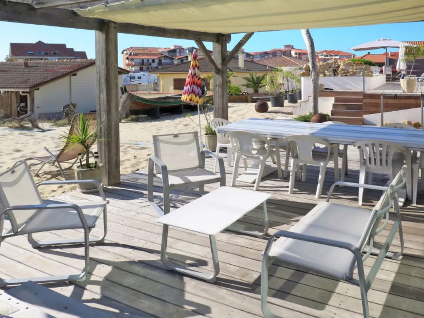 Les Bai?nes (VIB220)