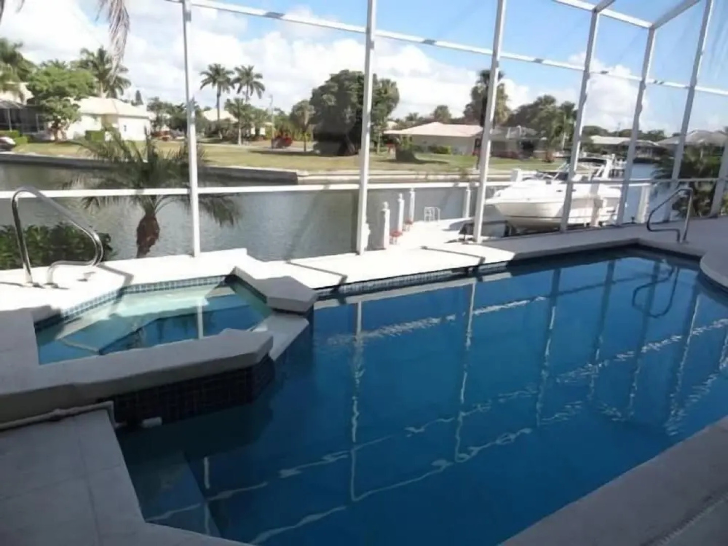 KEN486 3 Bedroom Holiday Home by Marco Naples Vacation Homes