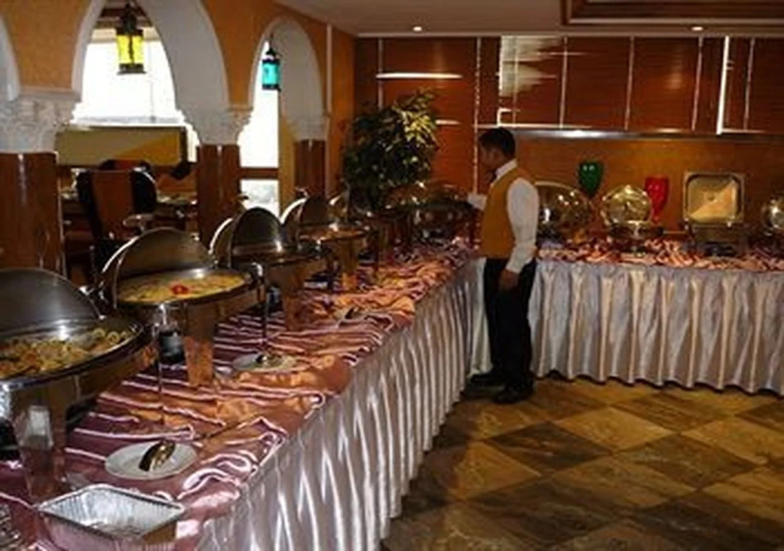 Bilqase Throne Hotel