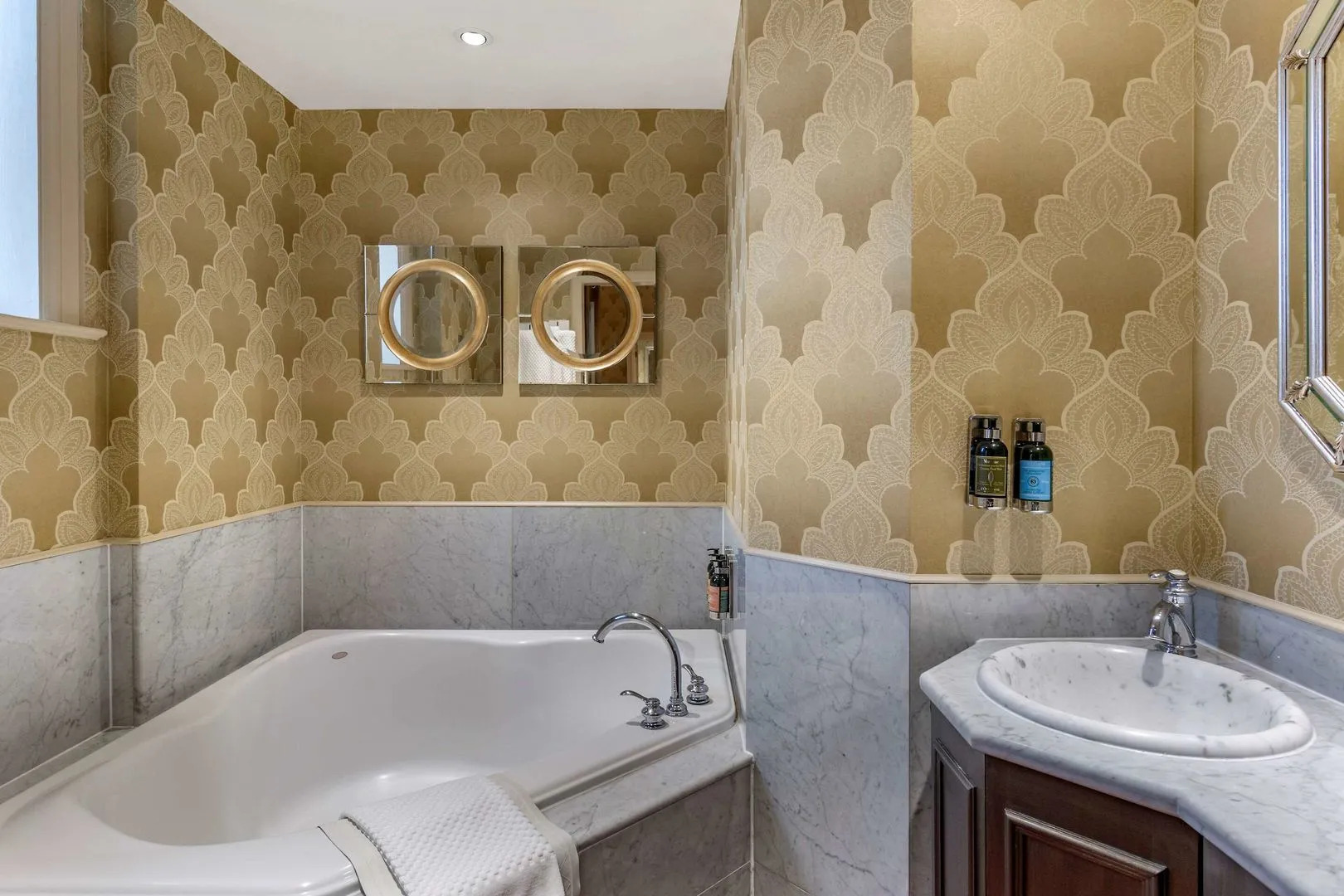 The Fort Garry Hotel, Spa and Conference Centre, an Ascend Collection Hotel