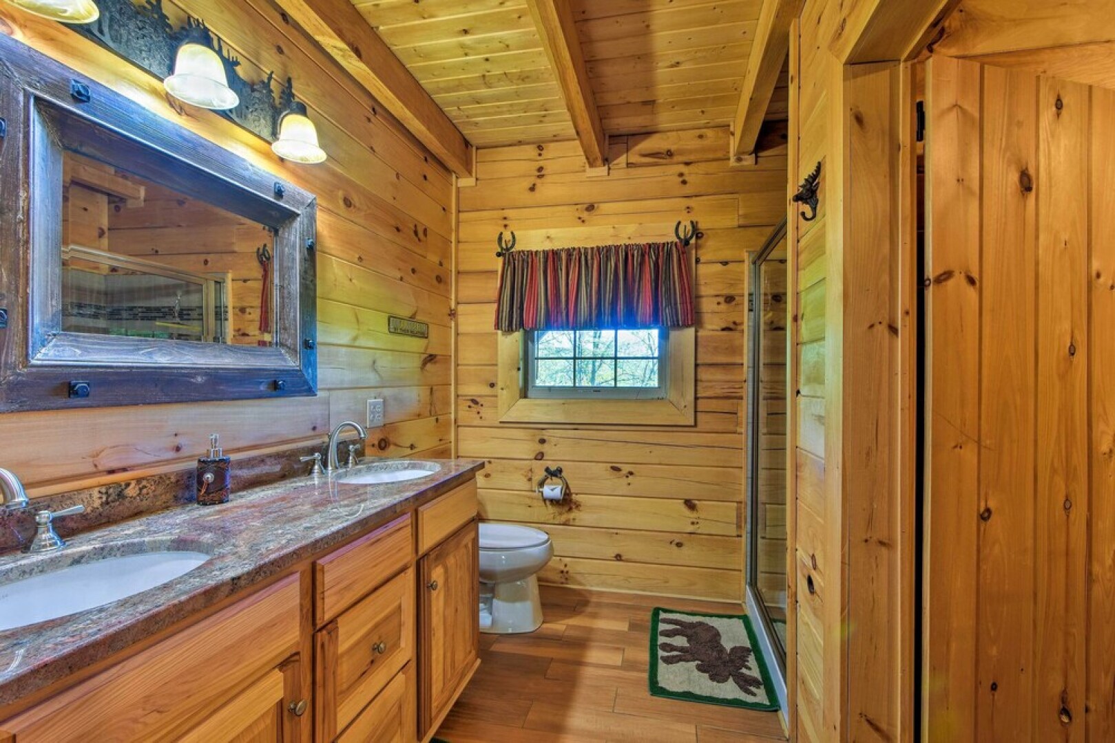 Trenton Cabin w/ Hot Tub - 14 Mi to Lookout Mtn!