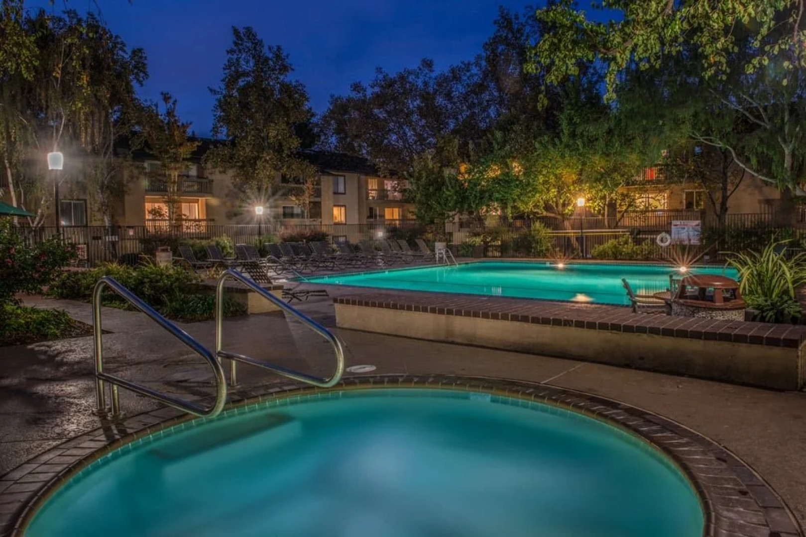 Oakwood At 350 Sharon Park Drive