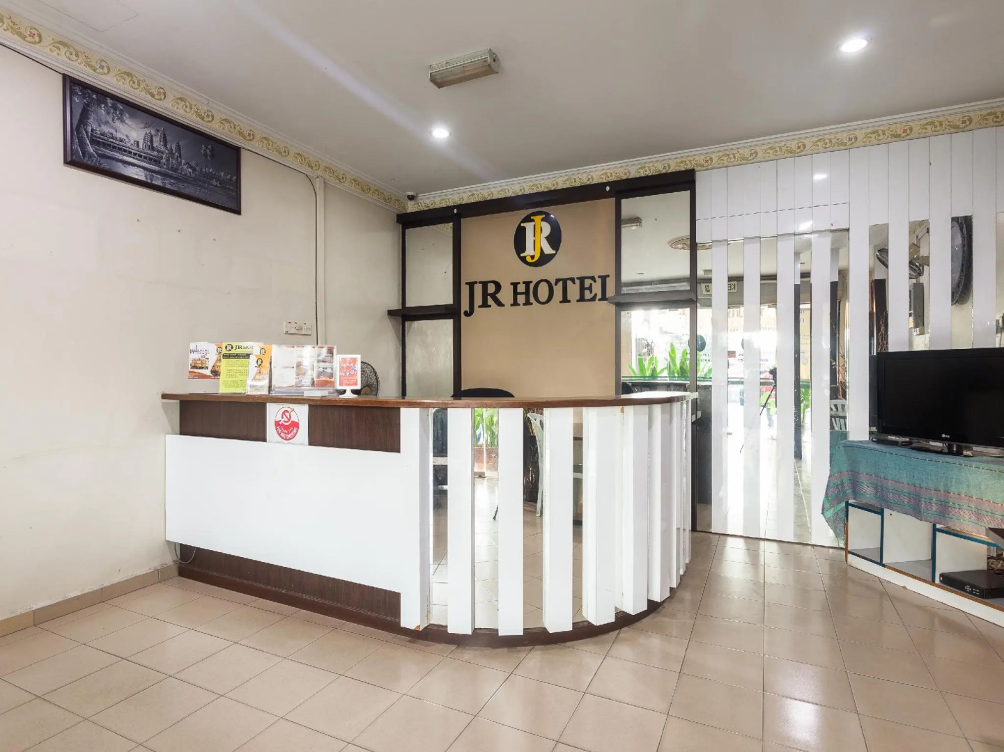 Hotel O Captain Hotel Cafe & Bistro