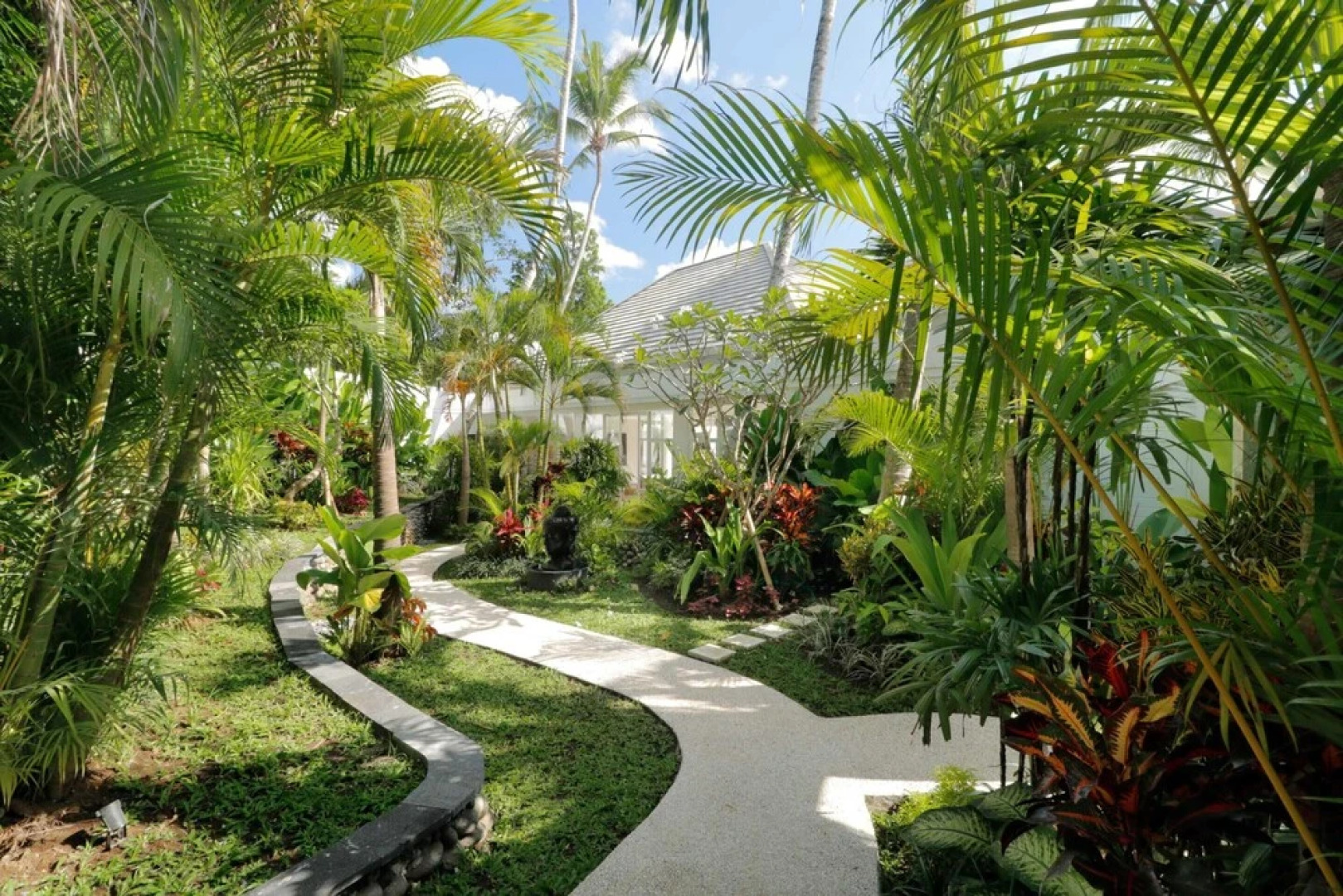 Limitless Jungle Villas Complex, 5 BR, Ubud With Staff