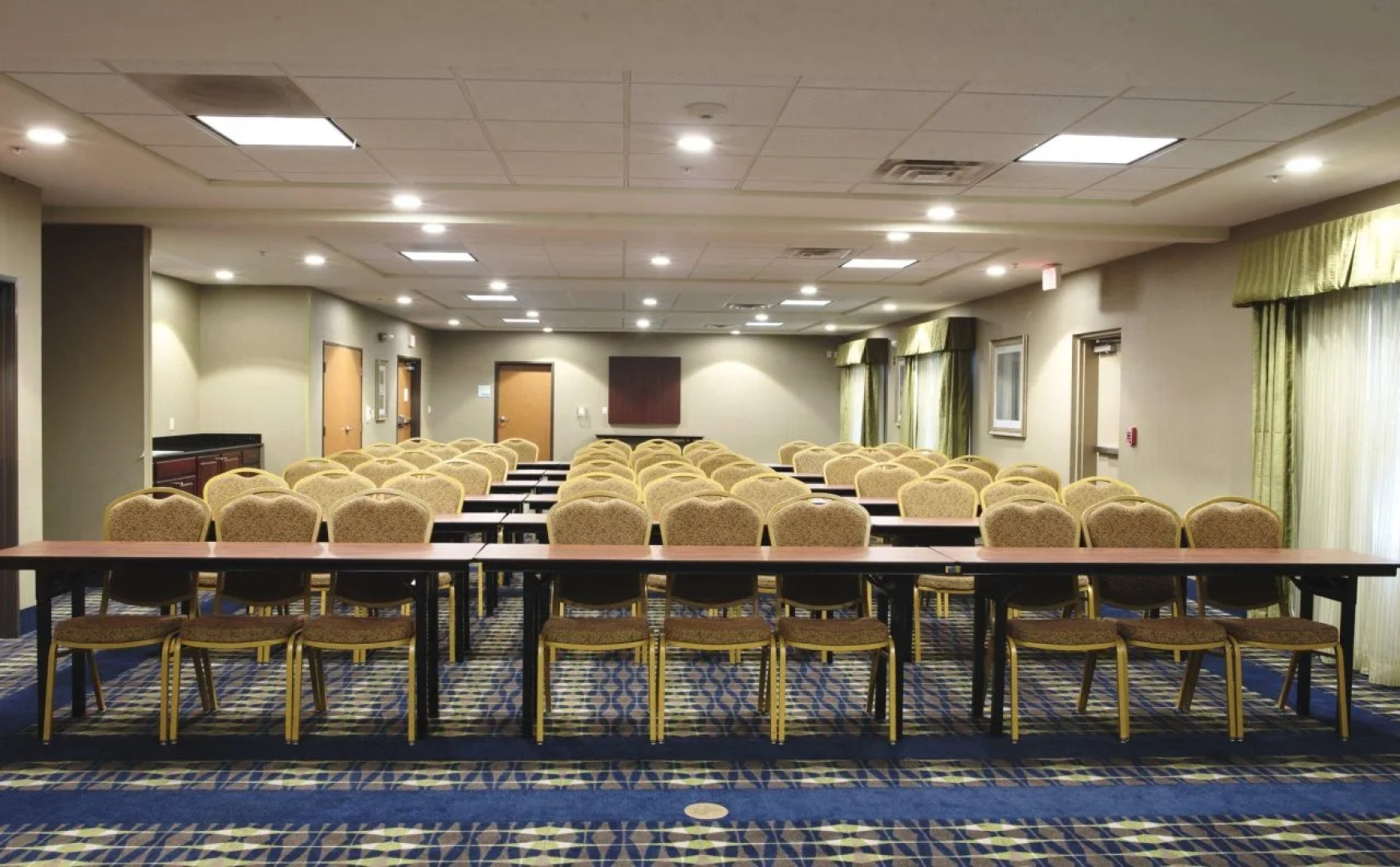 Holiday Inn Express and Suites Urbandale by IHG