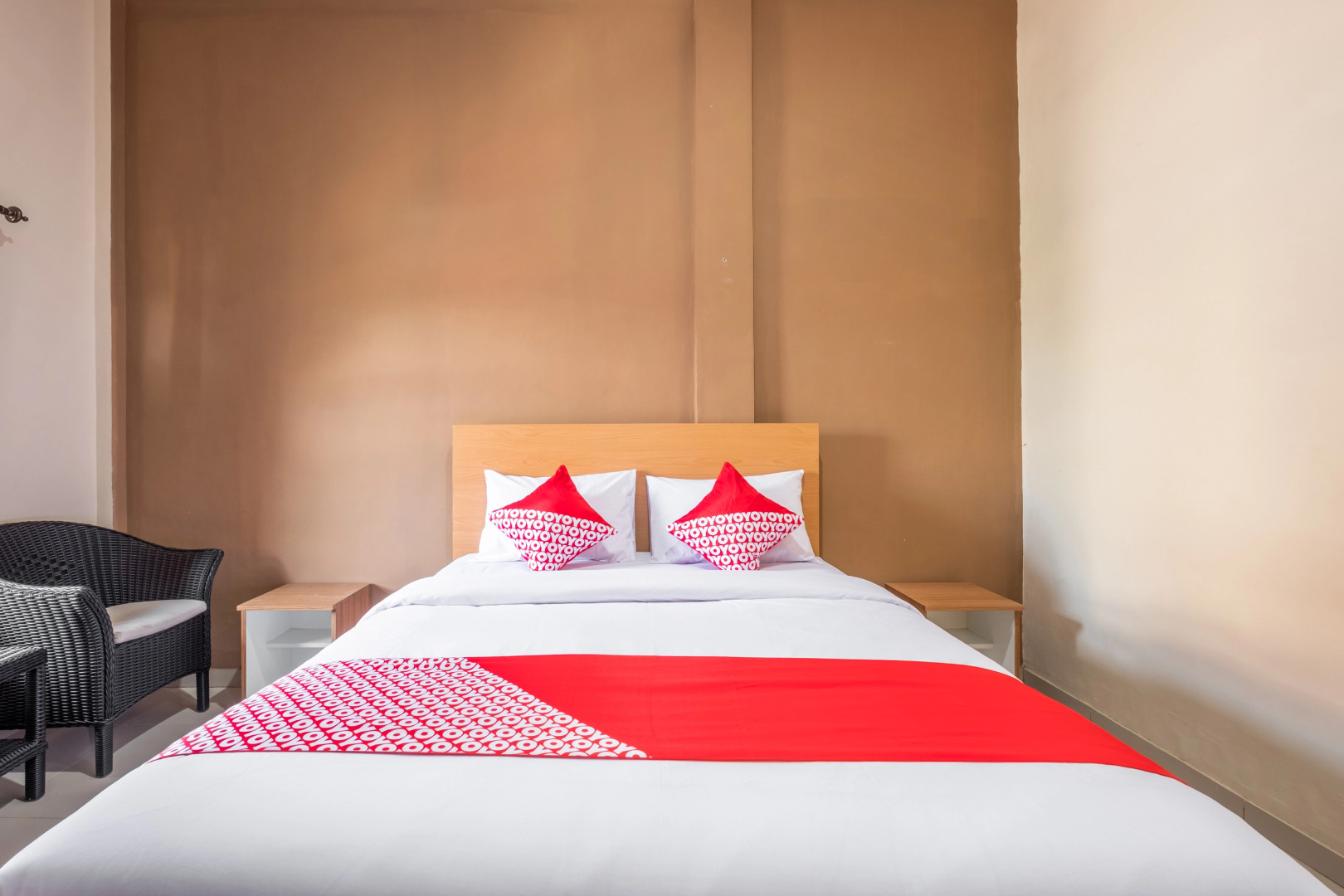 OYO 876 D' Exclusive