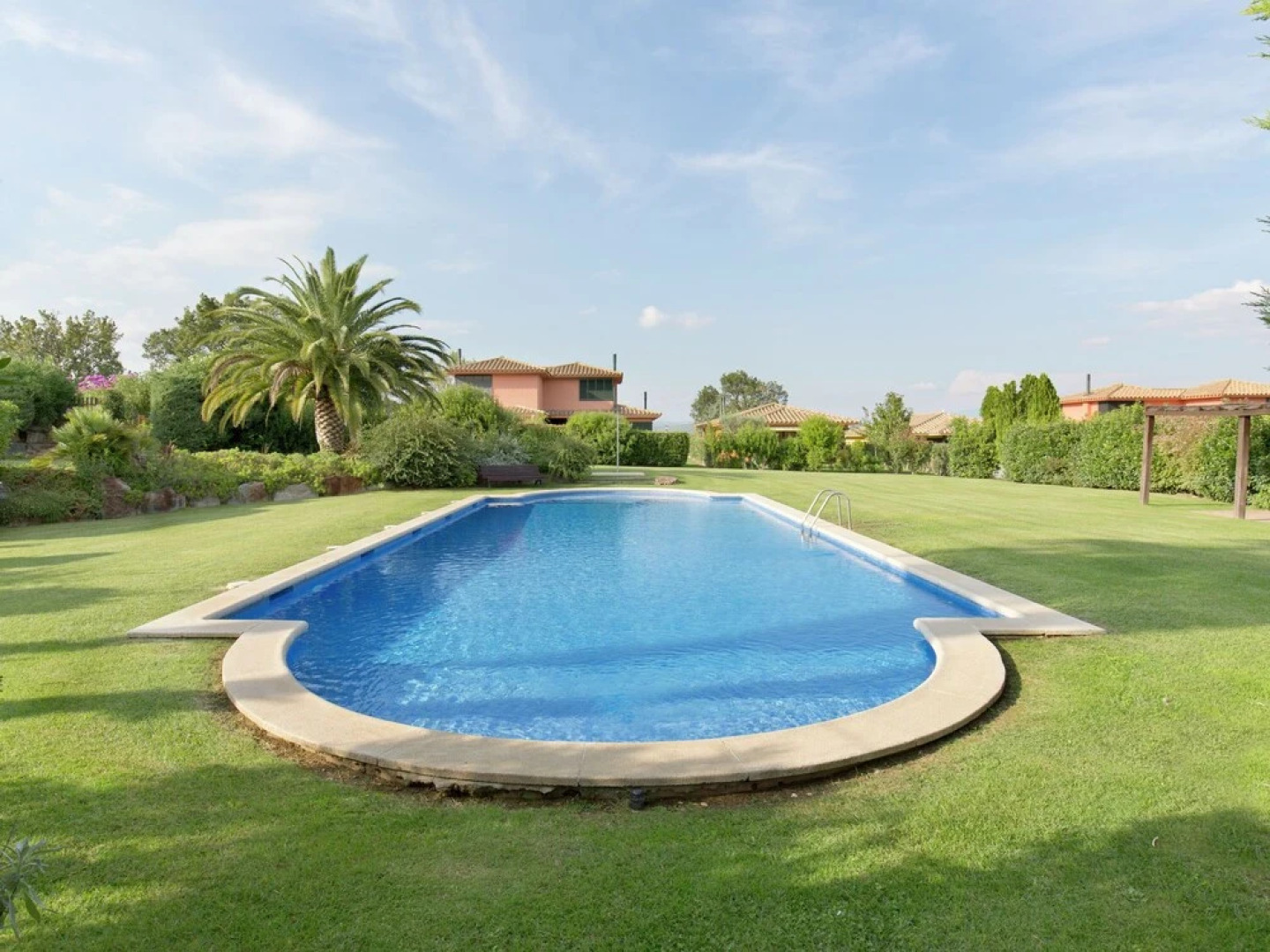 Quaint Villa in Navata With Fenced Garden