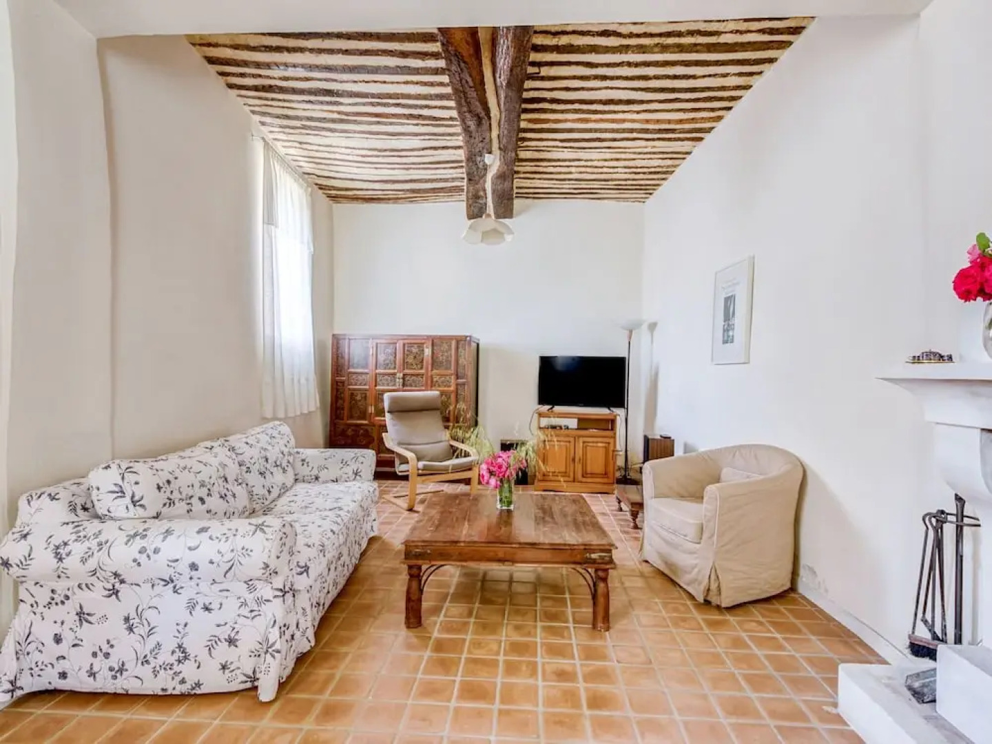 Quaint Holiday Home in Rustrel With Swimming Pool