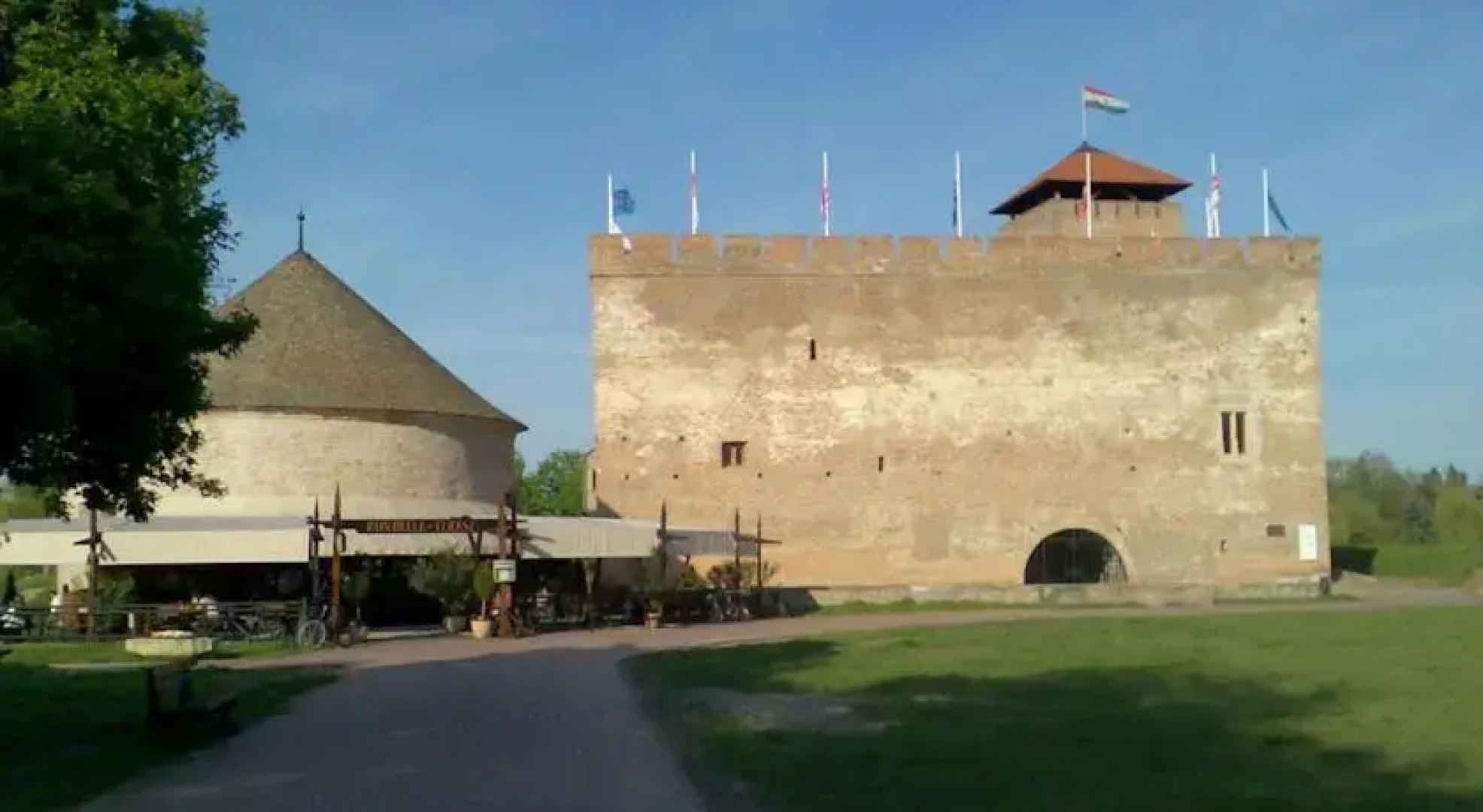 Hold Utcai Vendégváró