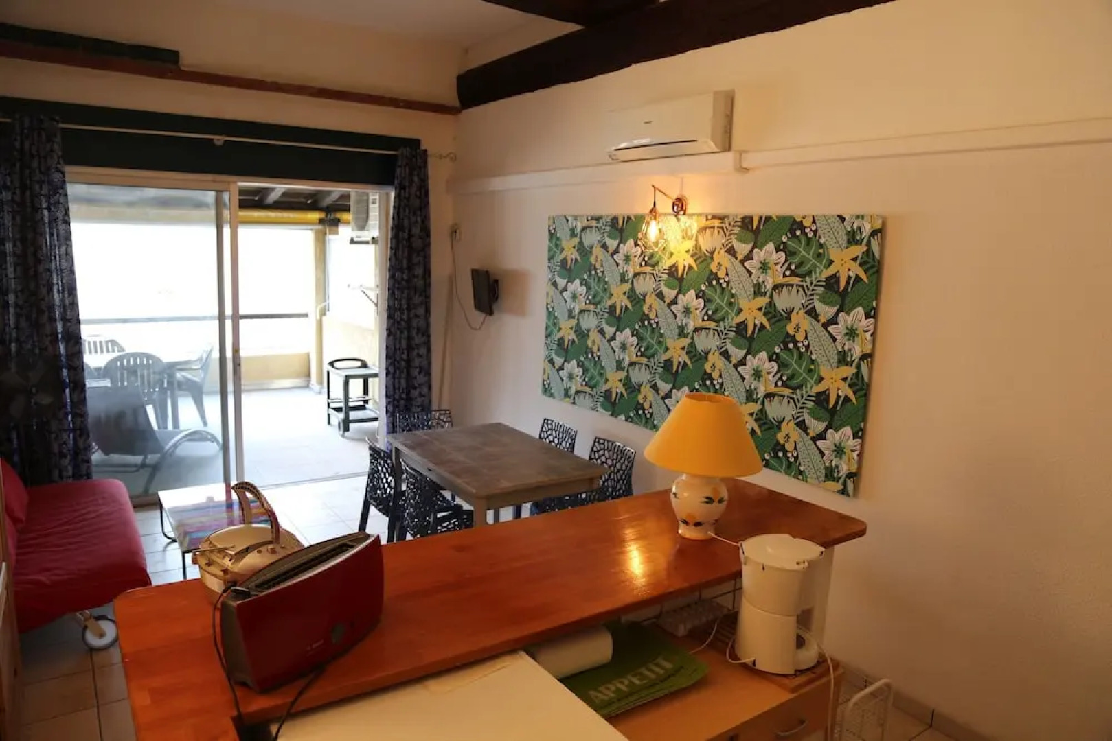 Les Pieds Dand L'Eau