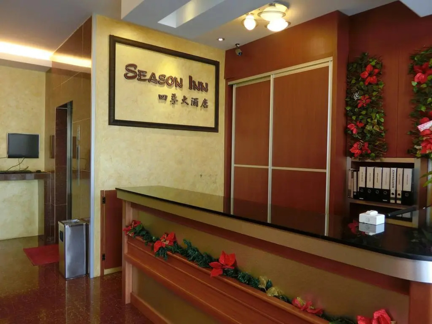 OYO 43987 Season Inn